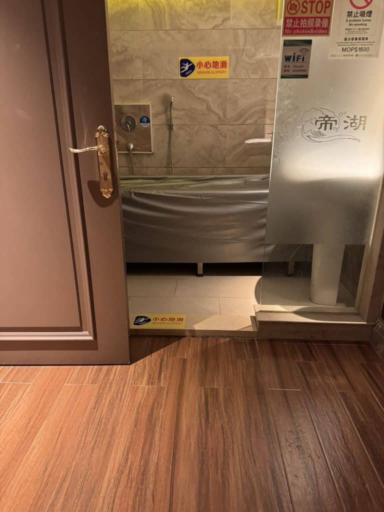 澳門帝湖桑拿超大水床房實拍